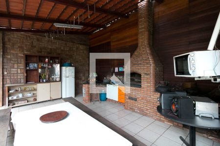 Casa à venda com 240m², 3 quartos e 3 vagas Casa à venda com 240m², 3 quartos e 3 vagasVaranda gourmet