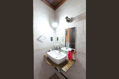 Casa à venda com 240m², 3 quartos e 3 vagas Casa à venda com 240m², 3 quartos e 3 vagasBanheiro Social