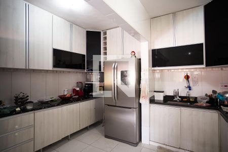 Cozinha  de casa à venda com 3 quartos, 200m² em Floramar, Belo Horizonte