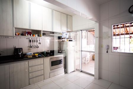 Cozinha  de casa à venda com 3 quartos, 200m² em Floramar, Belo Horizonte