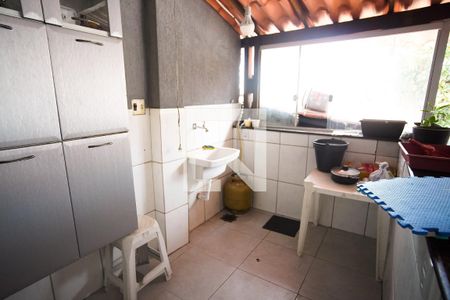 Casa à venda com 200m², 3 quartos e 5 vagasÁrea de Serviço