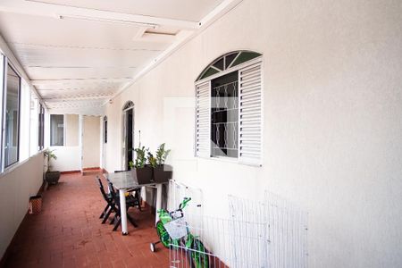 Casa à venda com 200m², 3 quartos e 5 vagasVaranda 2