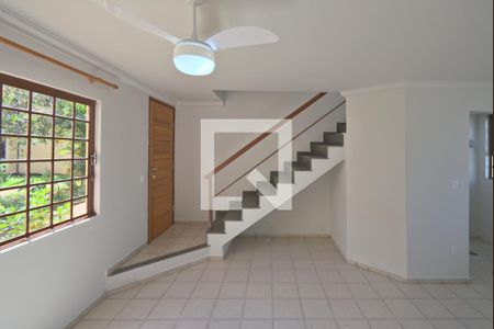 Sala de casa de condomínio para alugar com 2 quartos, 59m² em Residencial Burato, Campinas