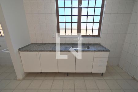 Cozinha de casa de condomínio para alugar com 2 quartos, 59m² em Residencial Burato, Campinas