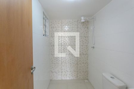 Banheiro de kitnet/studio para alugar com 1 quarto, 22m² em Carlos Prates, Belo Horizonte