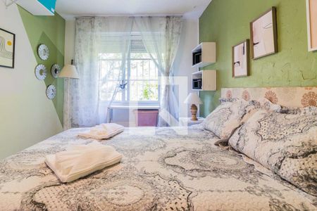 Dormitório de apartamento à venda com 3 quartos, 80m² em Teresópolis, Porto Alegre