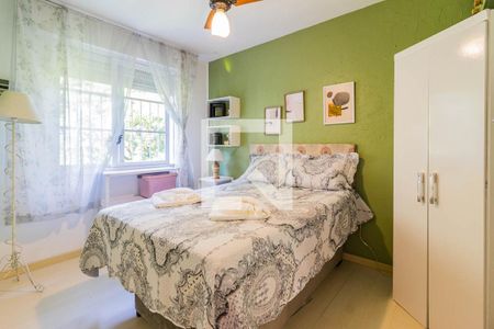 Dormitório de apartamento à venda com 3 quartos, 80m² em Teresópolis, Porto Alegre