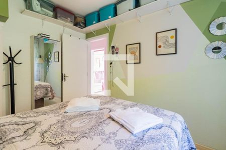 Dormitório de apartamento à venda com 3 quartos, 80m² em Teresópolis, Porto Alegre