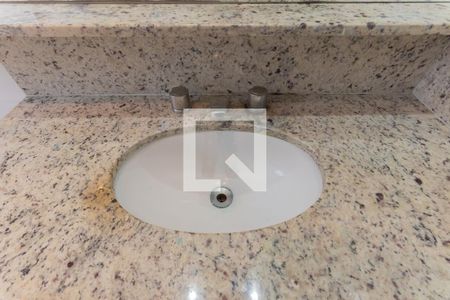 Apartamento à venda com 128m², 4 quartos e 3 vagasBanheiro da Suíte 2