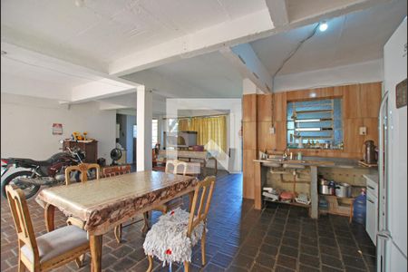 Casa à venda com 594m², 5 quartos e 8 vagasCozinha da casa 1