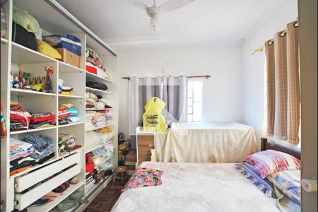 Casa à venda com 594m², 5 quartos e 8 vagasQuarto 3 - Casa 1