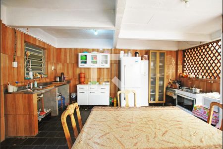Casa à venda com 594m², 5 quartos e 8 vagasCozinha da casa 1
