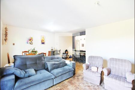 Casa à venda com 594m², 5 quartos e 8 vagasSala da casa 2