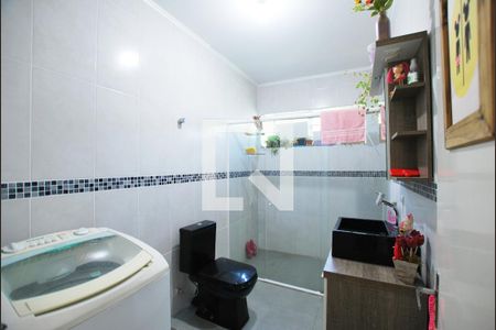 Casa à venda com 594m², 5 quartos e 8 vagasBanheiro da casa 2