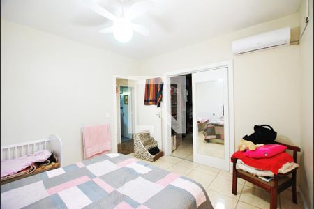 Casa à venda com 594m², 5 quartos e 8 vagasQuarto 1 da casa 2