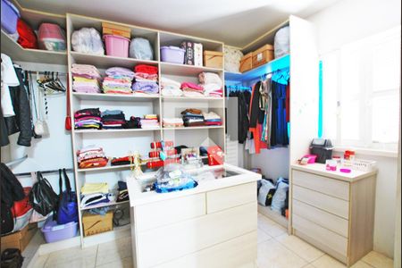 Casa à venda com 594m², 5 quartos e 8 vagasQuarto 1 (closet) da casa 2