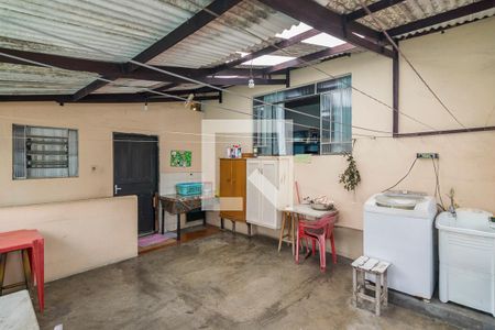 Casa à venda com 231m², 3 quartos e 2 vagas Casa à venda com 231m², 3 quartos e 2 vagasQuintal com Churrasqueira