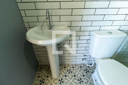 Apartamento para alugar com 52m², 2 quartos e 1 vagaDetalhe do banheiro
