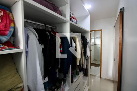 Casa à venda com 340m², 4 quartos e 3 vagasCloset