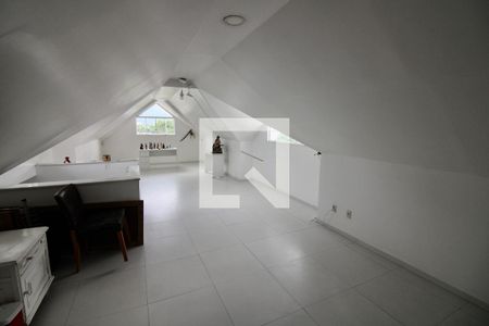 Casa à venda com 340m², 4 quartos e 3 vagassótão