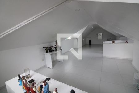 Casa à venda com 340m², 4 quartos e 3 vagassótão