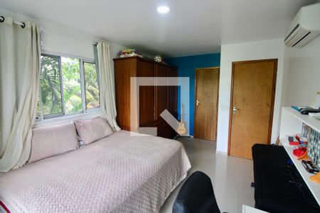 Casa à venda com 340m², 4 quartos e 3 vagasSuíte 2