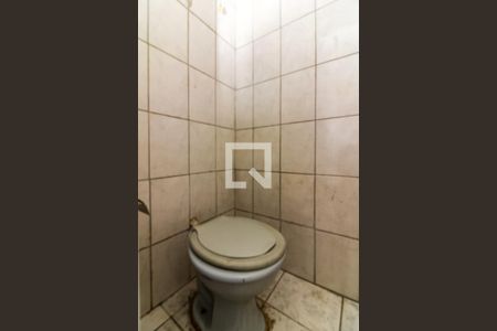 Casa à venda com 252m², 4 quartos e 3 vagas Casa à venda com 252m², 4 quartos e 3 vagasBanheiro