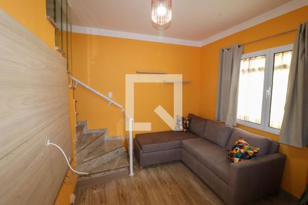 Sala de TV de casa de condomínio para alugar com 2 quartos, 70m² em Chácara Seis de Outubro, São Paulo