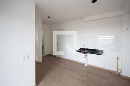 Sala e cozinha de apartamento para alugar com 2 quartos, 43m² em Jardim Adutora, São Paulo