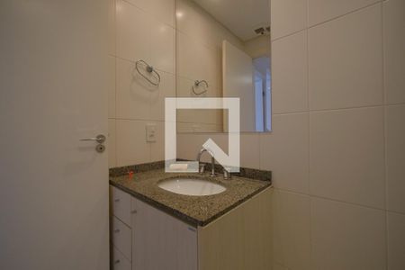 Banheiro de apartamento para alugar com 1 quarto, 43m² em Centro, Curitiba