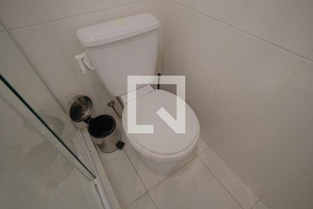 Banheiro de apartamento para alugar com 1 quarto, 43m² em Centro, Curitiba