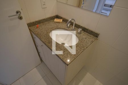 Banheiro de apartamento para alugar com 1 quarto, 43m² em Centro, Curitiba