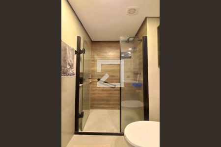Banheiro de apartamento à venda com 1 quarto, 46m² em Cambuí, Campinas