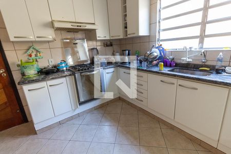 Casa à venda com 200m², 3 quartos e 2 vagasCozinha - Armários