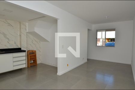 Sala de casa de condomínio para alugar com 3 quartos, 83m² em Vargem Pequena, Rio de Janeiro