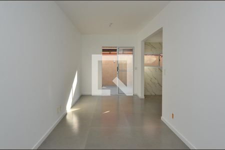 Sala de casa de condomínio para alugar com 3 quartos, 83m² em Vargem Pequena, Rio de Janeiro