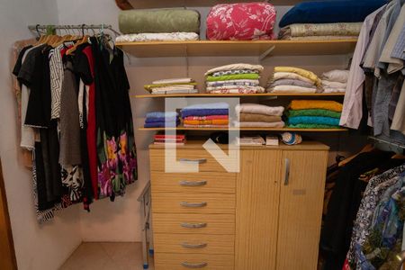 Casa à venda com 360m², 3 quartos e 4 vagasCloset - Suíte 3
