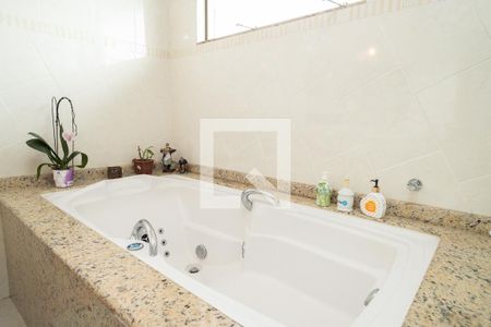 Casa à venda com 360m², 3 quartos e 4 vagasBanheiro - Suíte 3