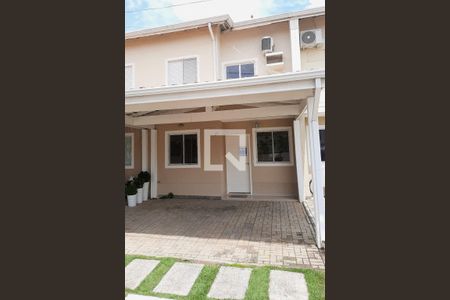 Casa de condomínio para alugar com 180m², 3 quartos e 2 vagas Casa de condomínio para alugar com 180m², 3 quartos e 2 vagasFachada