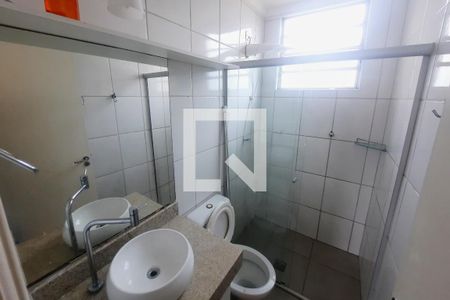 Casa de condomínio para alugar com 180m², 3 quartos e 2 vagas Casa de condomínio para alugar com 180m², 3 quartos e 2 vagasBanheiro da Suíte