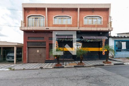 Casa à venda com 600m², 4 quartos e 3 vagas Casa à venda com 600m², 4 quartos e 3 vagasFachada