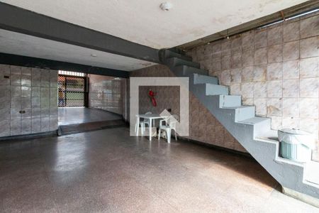 Casa à venda com 600m², 4 quartos e 3 vagas Casa à venda com 600m², 4 quartos e 3 vagasGaragem