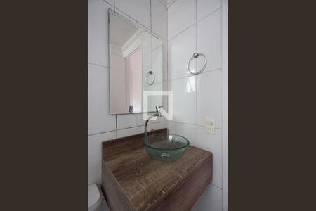 Apartamento para alugar com 65m², 2 quartos e 1 vagaSuíte - banheiro - detalhes