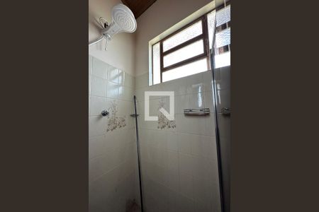 Casa à venda com 140m², 3 quartos e 2 vagasBanheiro - Chuveiro