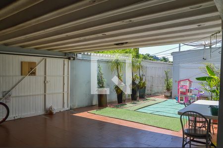 Casa à venda com 165m², 3 quartos e 4 vagas Casa à venda com 165m², 3 quartos e 4 vagasQuintal