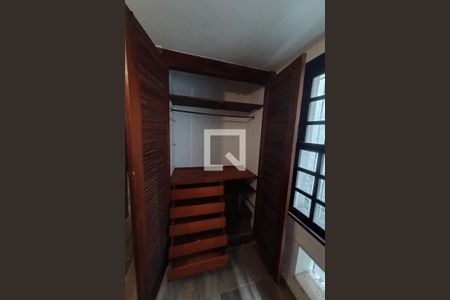 Casa à venda com 450m², 4 quartos e 2 vagasSuíte 3 - Armários