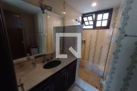 Casa à venda com 450m², 4 quartos e 2 vagasBanheiro da Suíte 1