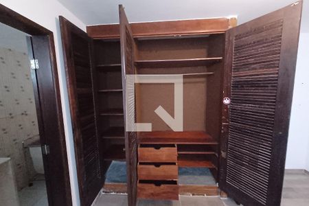 Casa à venda com 450m², 4 quartos e 2 vagasSuíte 2 - Armário