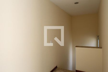 Casa para alugar com 200m², 4 quartos e 1 vaga Casa para alugar com 200m², 4 quartos e 1 vagaHall da Escada (2º andar)