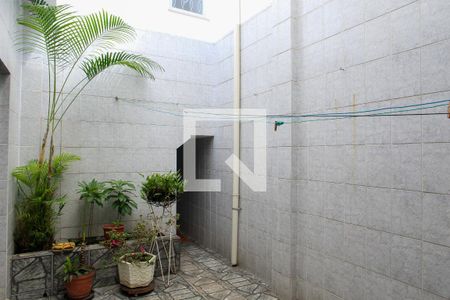 Casa para alugar com 200m², 4 quartos e 1 vaga Casa para alugar com 200m², 4 quartos e 1 vagaQuintal (1º andar)